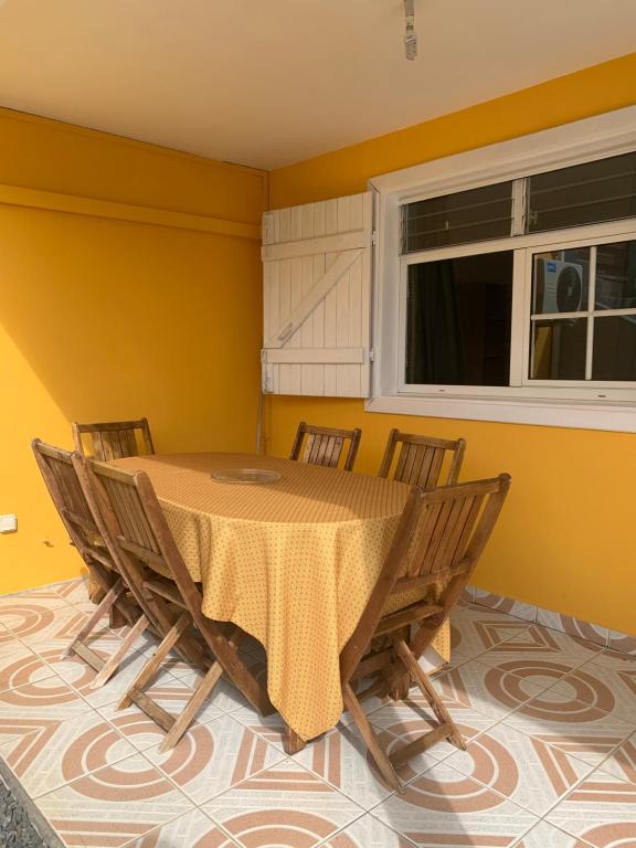 Fotografie z fotogalerie ubytování Bas de villa de 3 chambres et spa v destinaci Vieux-Habitants