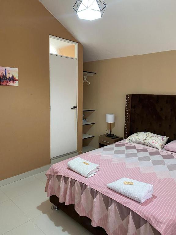 Postel nebo postele na pokoji v ubytování Hotel Hoskins Talara cerca centro, refinería