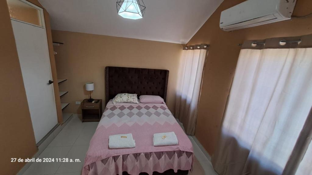 Postel nebo postele na pokoji v ubytování Hotel Hoskins Talara cerca centro, refinería