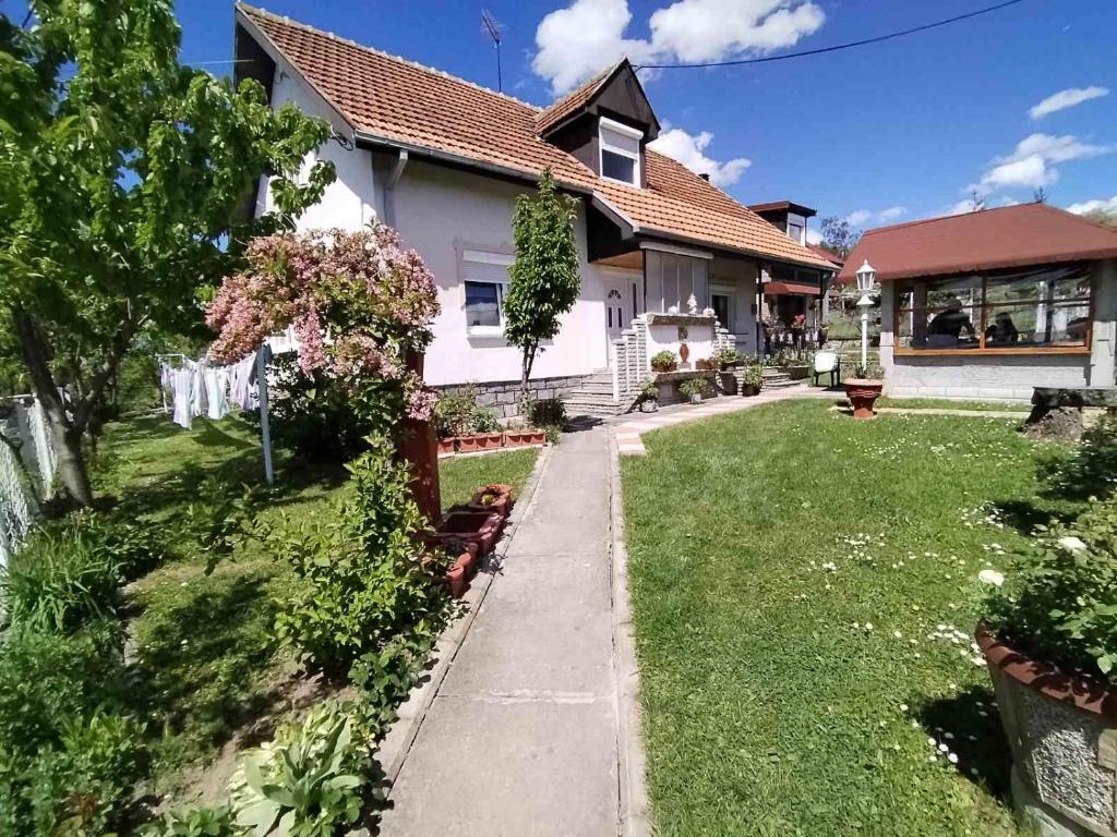 Zahrada ubytování Vila Zvezdane večeri