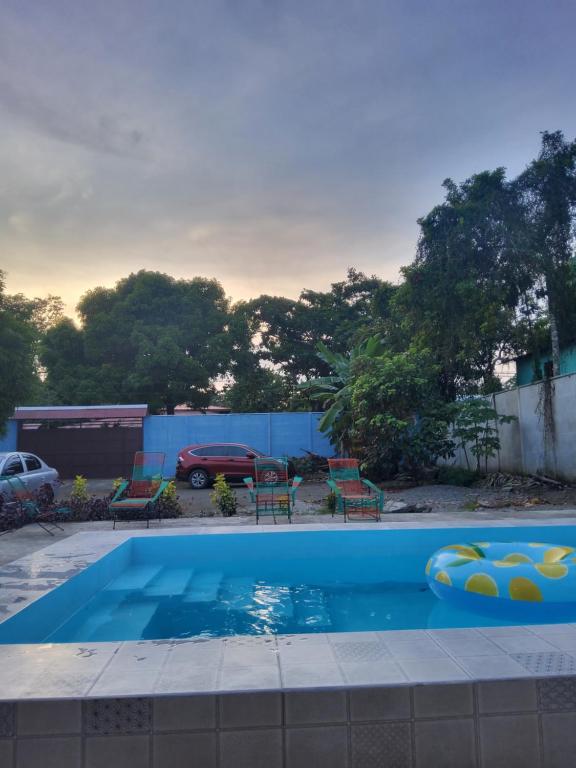 Bazén v ubytování bungalow cactus frente ala playa nebo v jeho okolí