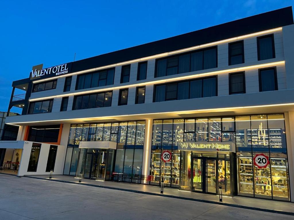 a large building with a lot of windows at VALENT OTEL BUSINESS in Balıkesir