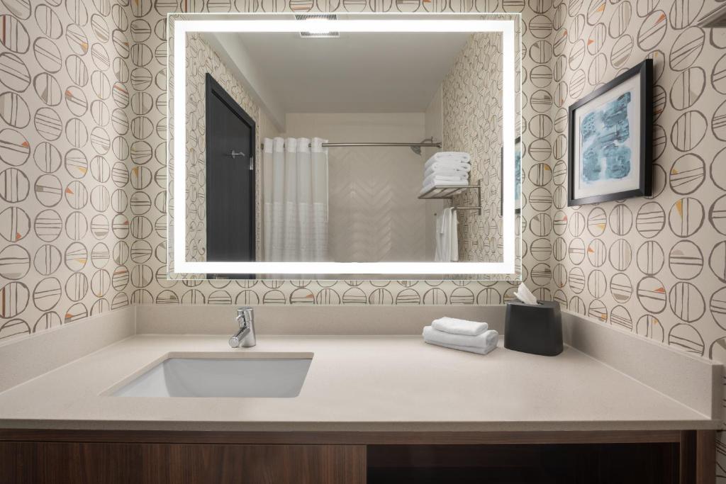 Holiday Inn Ontario by IHG - Stanza Standard