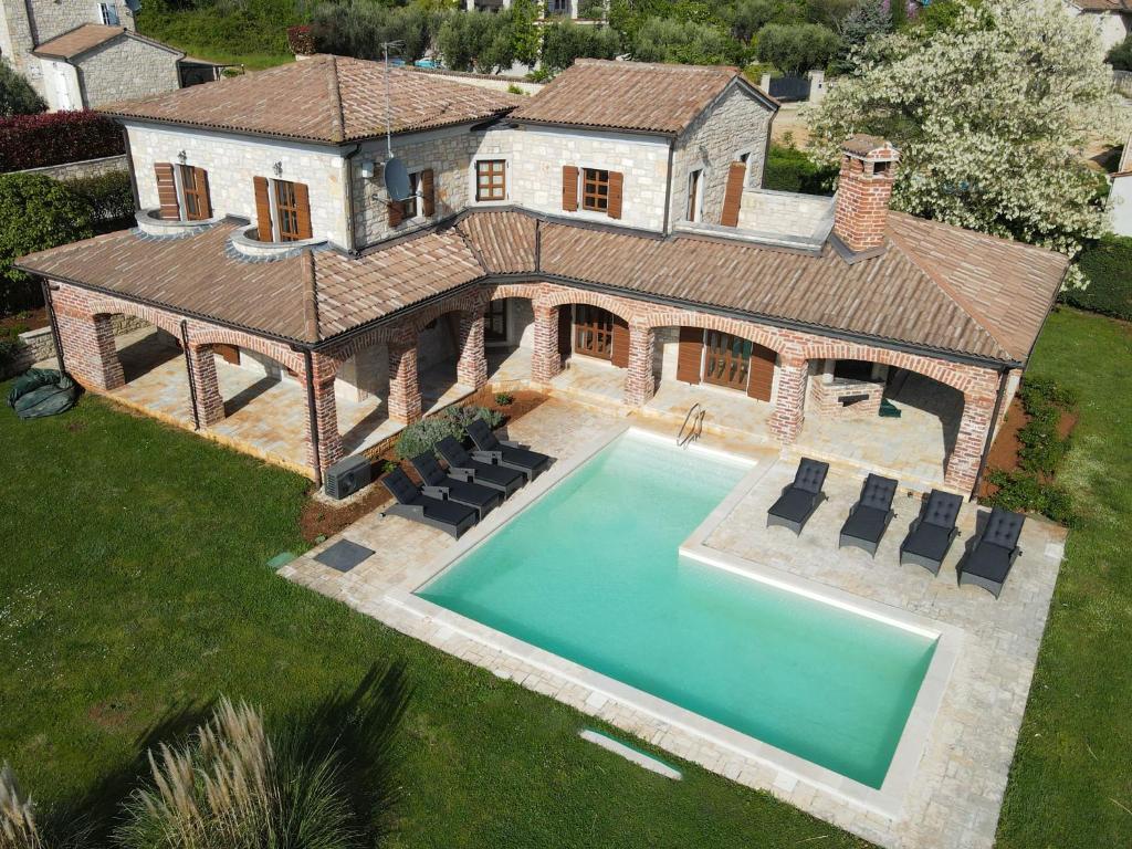 Bazén v ubytování TheBlueView Villas near Porec nebo v jeho okolí