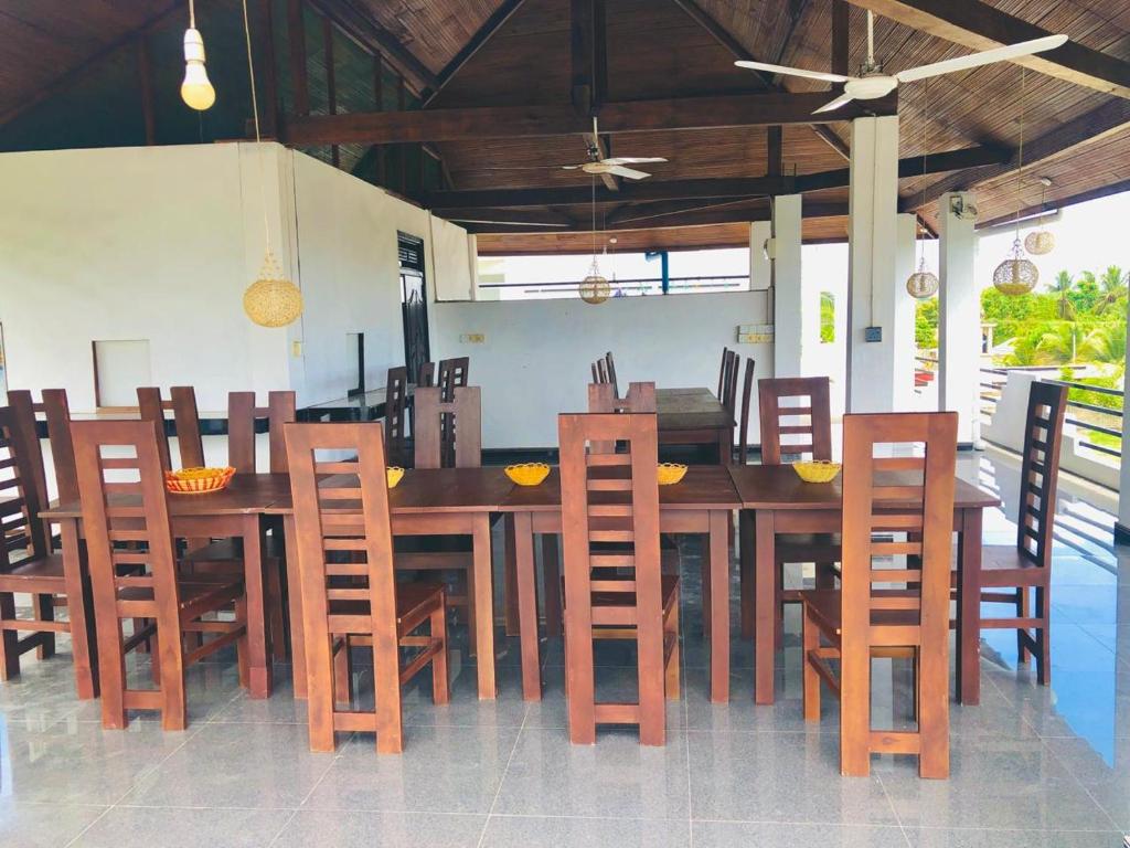 Restaurace v ubytování SKY SEA-Arugambay