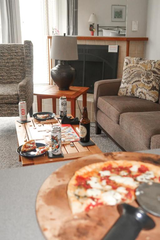 a living room with a pizza on a table at The Landmark Inn on Orcas Island in Eastsound