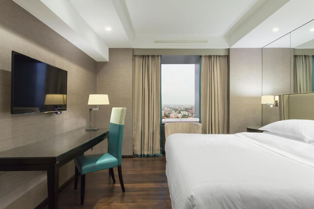 Postel nebo postele na pokoji v ubytování Sheraton Bucharest Hotel