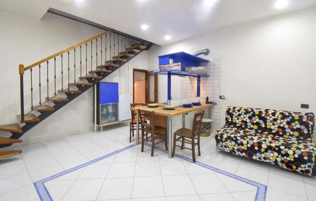 Gorgeous Apartment In Napoli With Wifi
