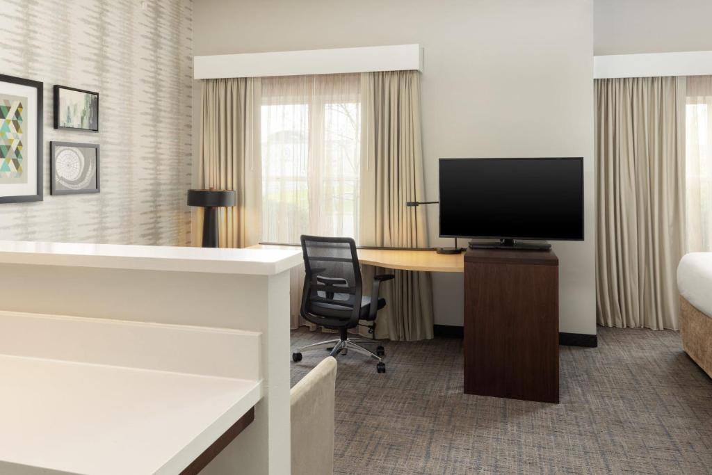 TV a/nebo společenská místnost v ubytování Residence Inn by Marriott Columbus Polaris
