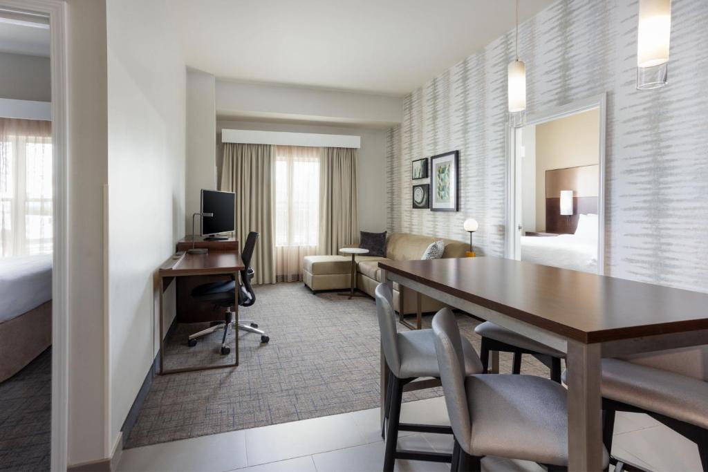 Posezení v ubytování Residence Inn by Marriott Columbus Polaris