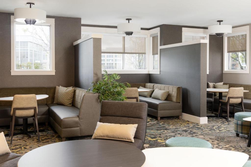 Posezení v ubytování Residence Inn by Marriott Columbus Polaris