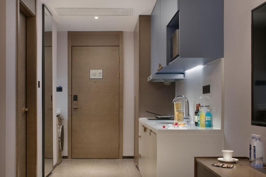 Kuchyň nebo kuchyňský kout v ubytování Changsha Zealandia Serviced Apartment
