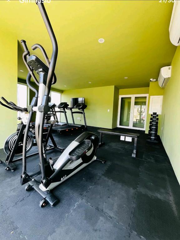 Fitness centrum a/nebo fitness zařízení v ubytování Sol y mar