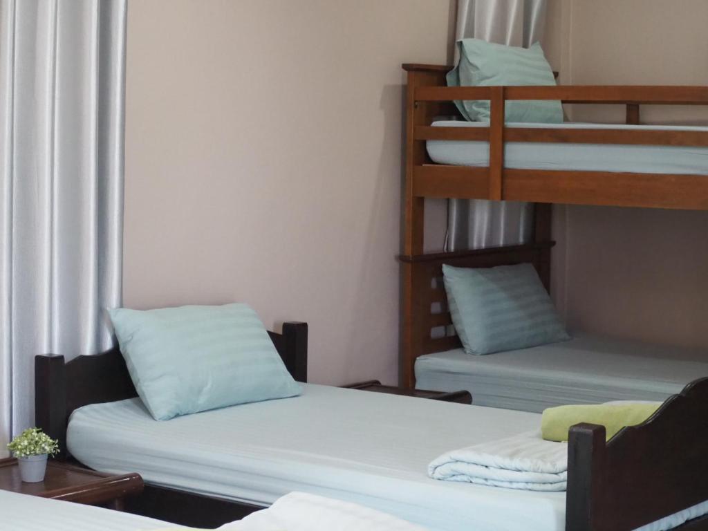 Postel nebo postele na pokoji v ubytování บ้านชมเขา - Baan Chom Khao