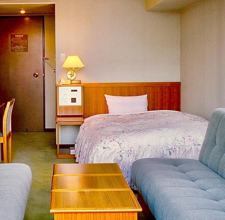 Postel nebo postele na pokoji v ubytování Matsue Universal Hotel