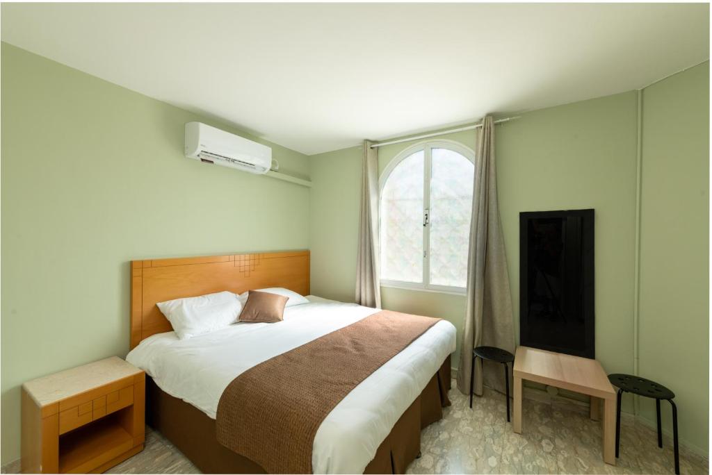 a bedroom with a large bed and a window at Villa Li Eilat in Eilat
