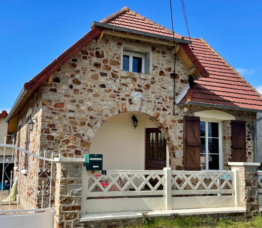 Jolie maison en pierre près de la plage, BarnevilleCarteret Updated