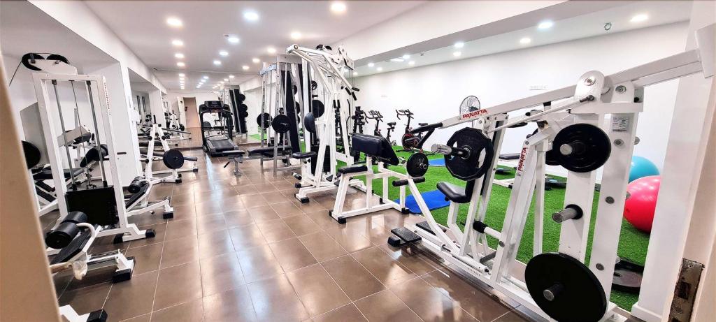Fitness centrum a/nebo fitness zařízení v ubytování Sveltos Hotel