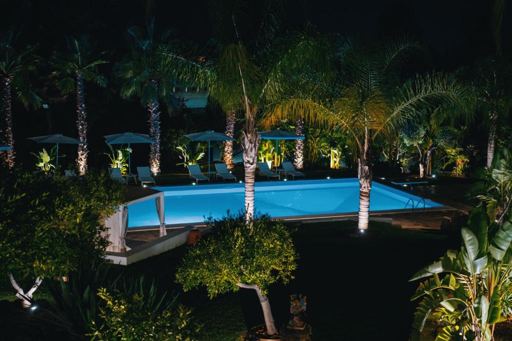 Bazén v ubytovaní Emesh Boutique Suite alebo v jeho blízkosti
