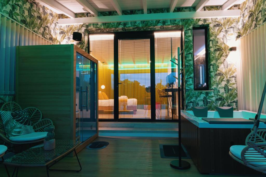 Posedenie v ubytovaní Emesh Boutique Suite