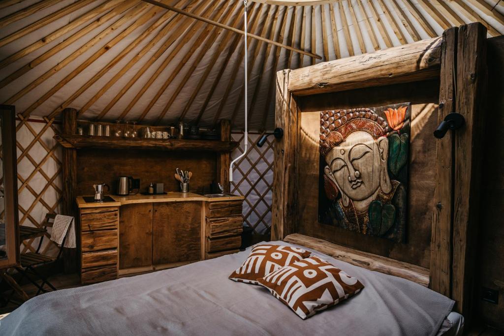 a bedroom with a bed in a yurt at Jurta a Duna-parton in Zebegény