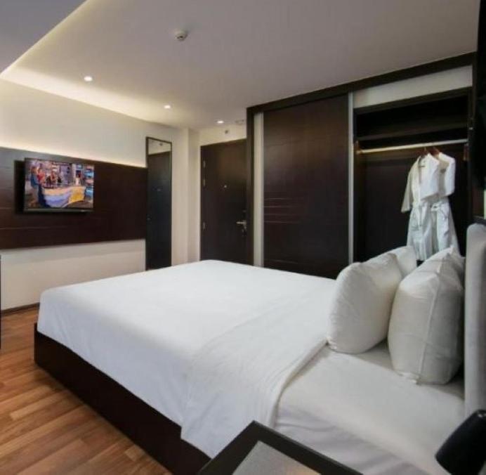 Posteľ alebo postele v izbe v ubytovaní Hanoi Fiesta Hotel & Spa