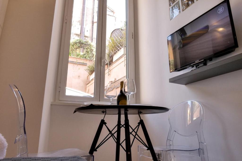 Televízia a/alebo spoločenská miestnosť v ubytovaní JEF Apartments Fontana di Trevi Loft, Roma
