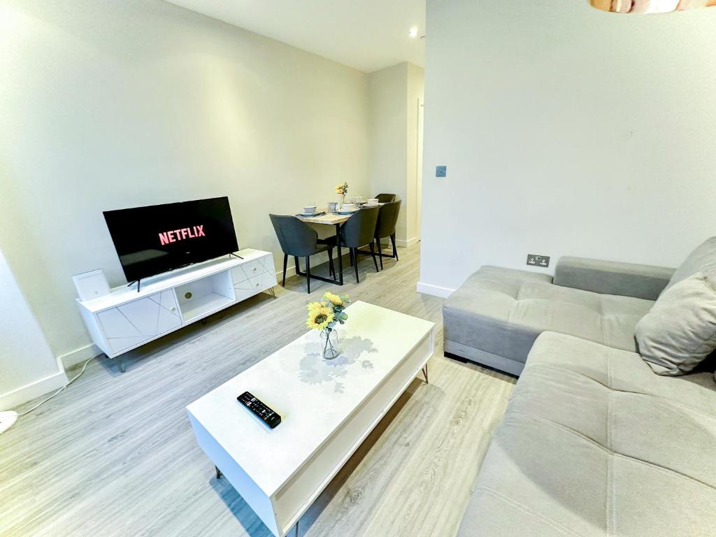 a living room with a couch and a tv at Charming 1-Bedroom Haven near The Shard in Elephant & Castle in London