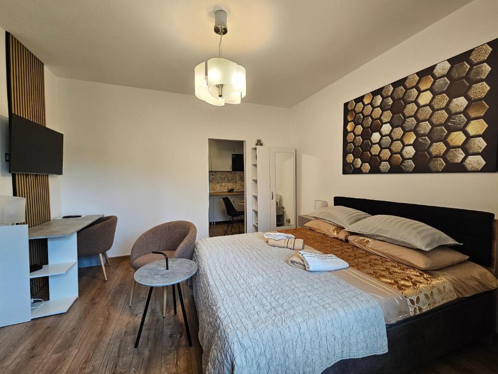 ZITA - Heart of Rovinj, apartment for 2, free parking, 2min center, 5min beach walk