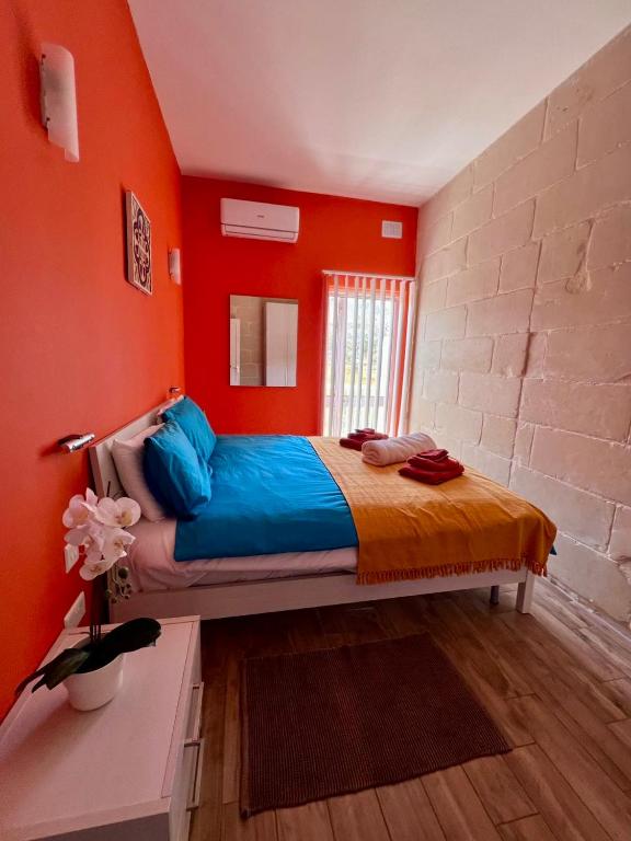 Postel nebo postele na pokoji v ubytování Ritz Apartments Marsalforn Gozo