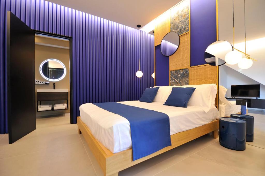Posteľ alebo postele v izbe v ubytovaní Emesh Boutique Suite