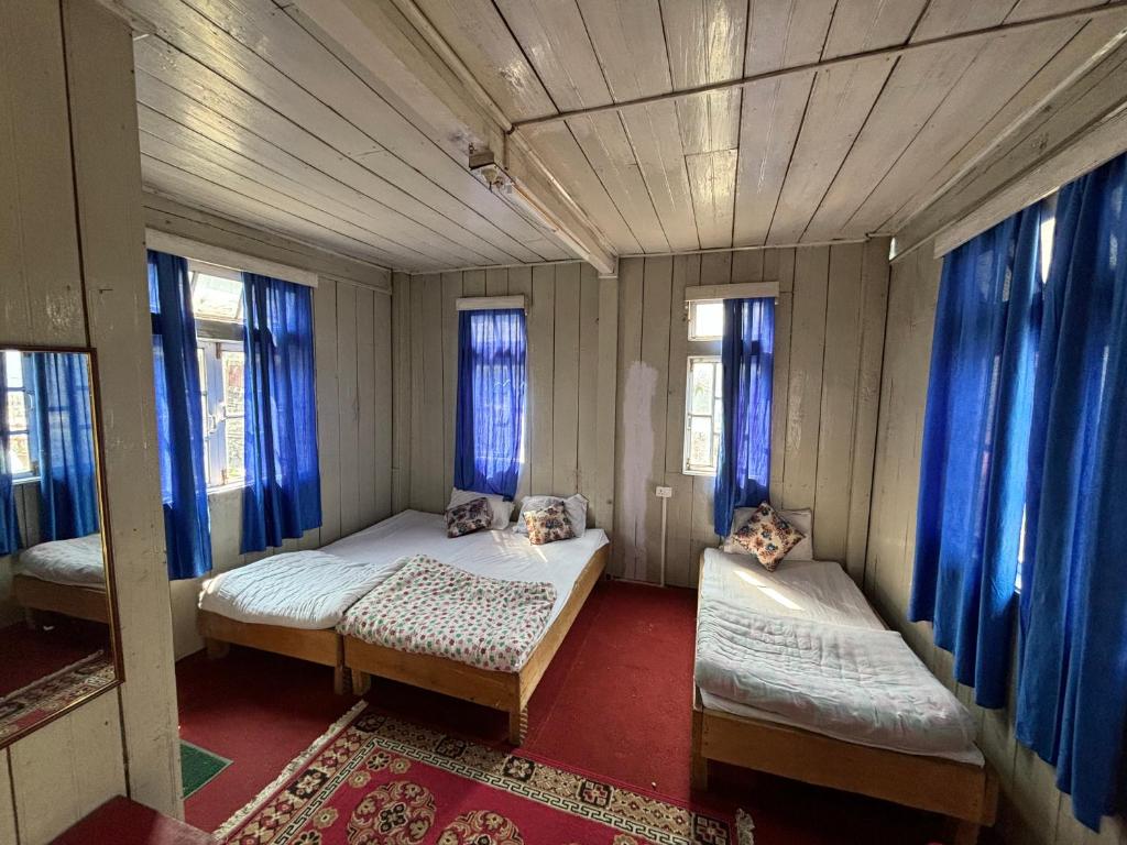 Cama ou camas em um quarto em Tenzin Resort