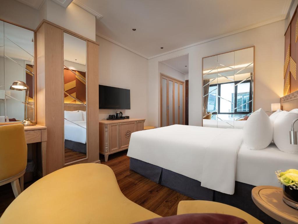 Postel nebo postele na pokoji v ubytování Saigon Aroma Hotel