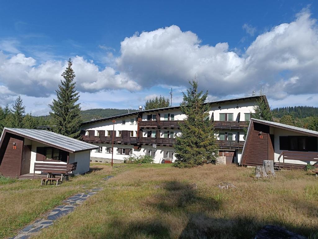Budova, kde se hotel nachází