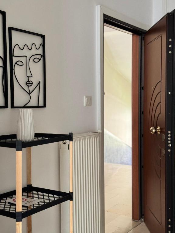 Cozy Athena Apartment