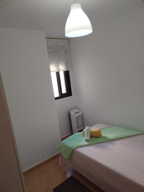 Postel nebo postele na pokoji v ubytování Habitación Ático Sol y Mar