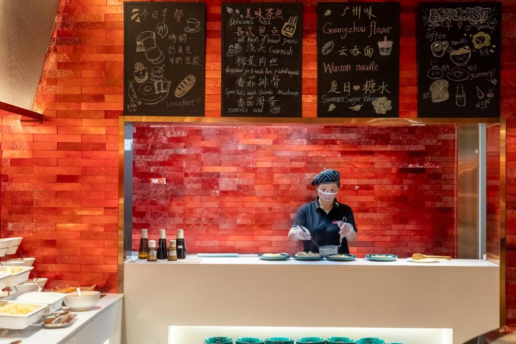 Hosté ubytování Echarm PLUS International Hotel Zhujiang New Town Wuyangcun Metro Station - Free Deliver Service to Canton Fair Complex During Canton Fair Period