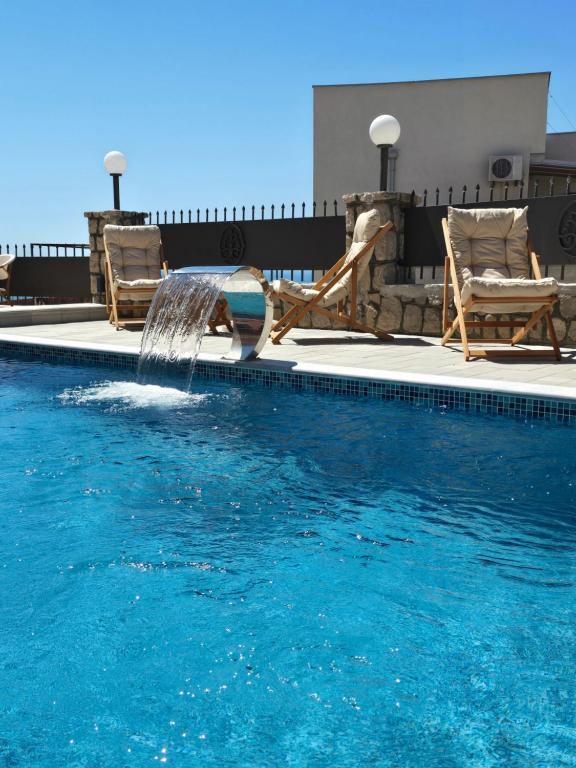 Bazén v ubytovaní Apartments Mediteran alebo v jeho blízkosti
