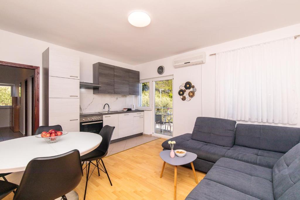 TV a/nebo společenská místnost v ubytování Apartman Sara