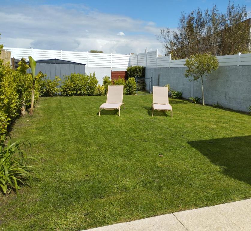 Κήπος έξω από το L'Escale Bretonne 4 personnes, proche mer, jardin privé clos et indépendant, appartement en rez de chaussé