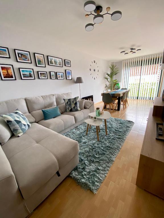 a living room with a couch and a table at APARTAMENTO CASA PLAYA in Boiro