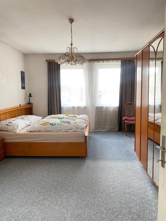 a bedroom with a bed and a chandelier at Appartment nähe Linz in Puchenau