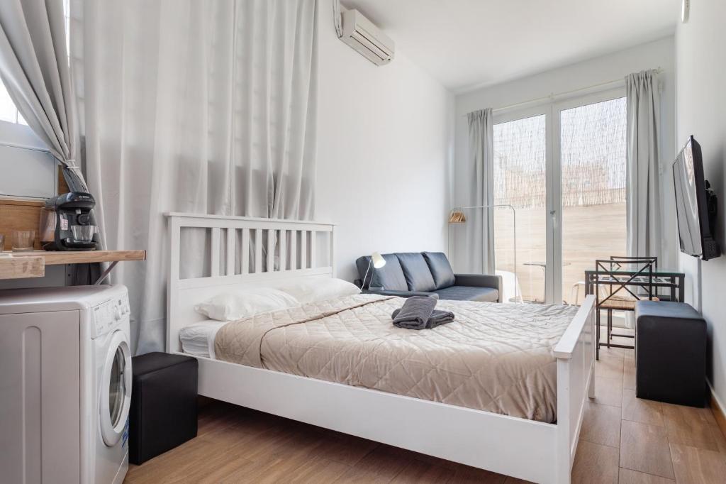 Postel nebo postele na pokoji v ubytování CAMP NOU & FiRA BUSINESS LOFTS