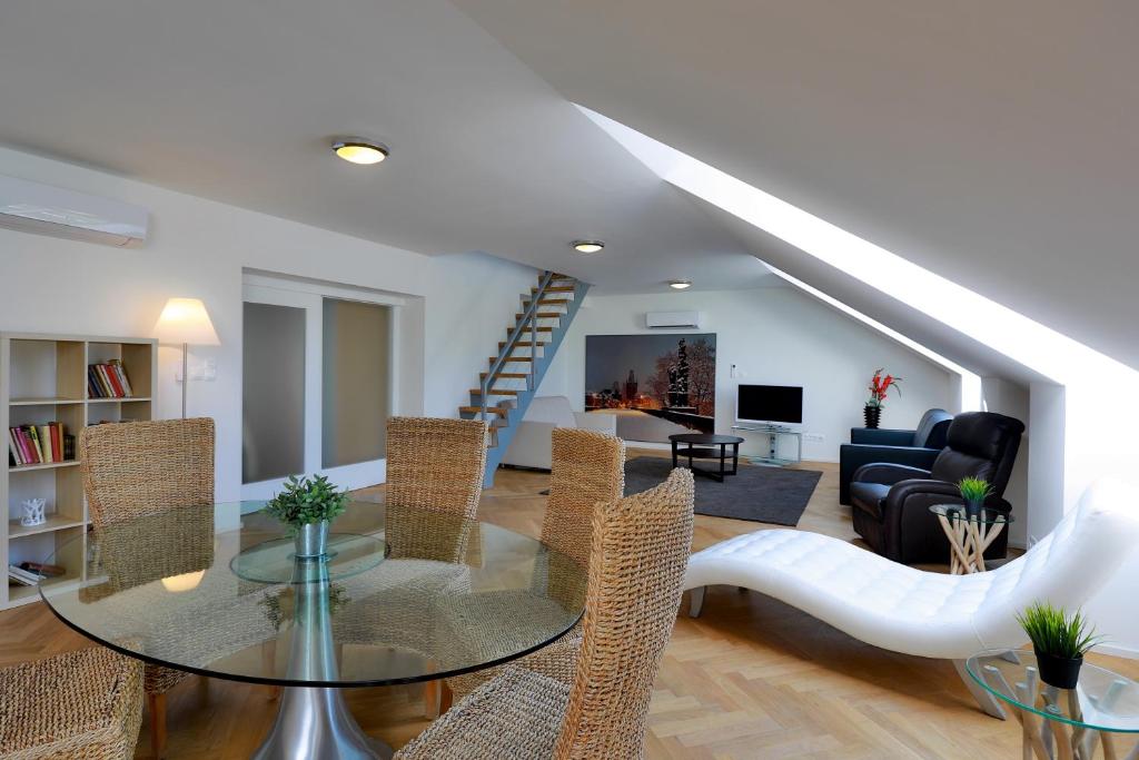 James Hotel & Apartments - Resim 9