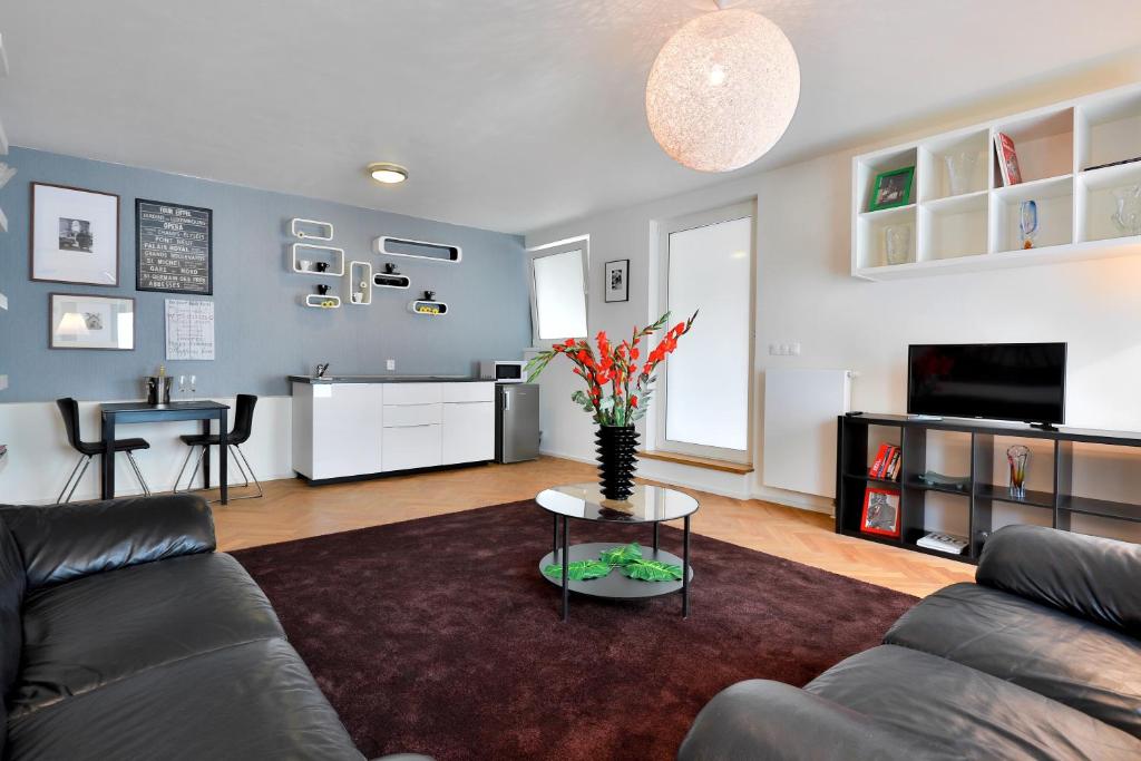 James Hotel & Apartments - Resim 10