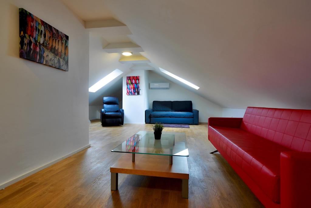 James Hotel & Apartments - Resim 30