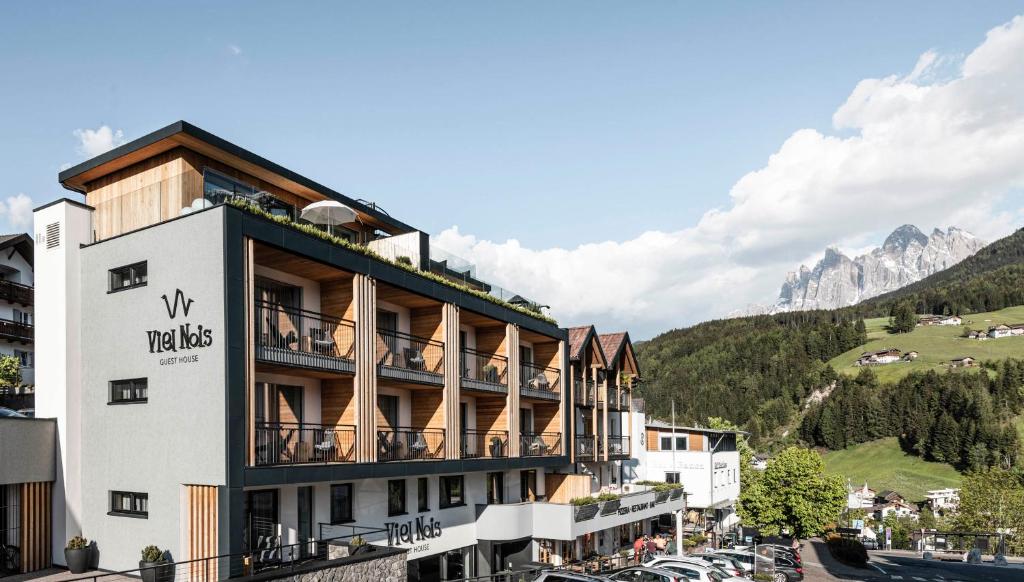 a hotel building with a view of a mountain at Viel Nois Guest House in Funes