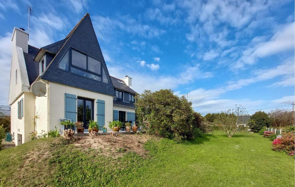 Κήπος έξω από το Gorgeous Apartment In Concarneau