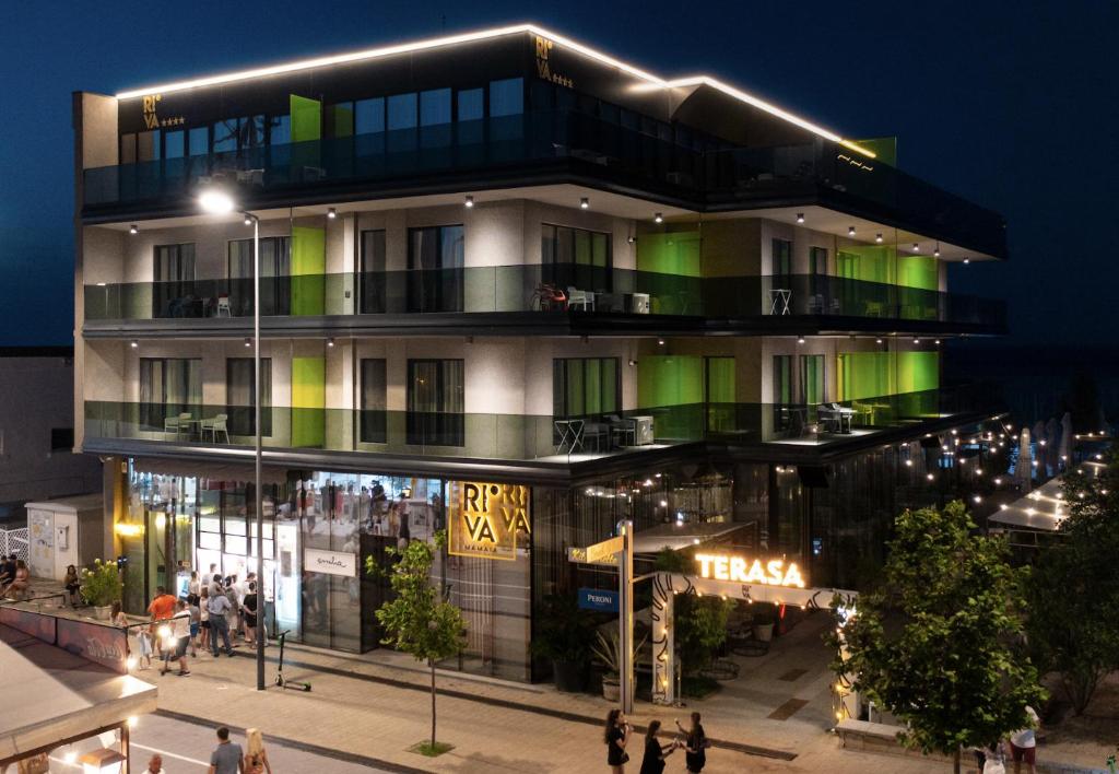 a building with green lights on top of it at Riva Mamaia Beach ApartHotel in Mamaia