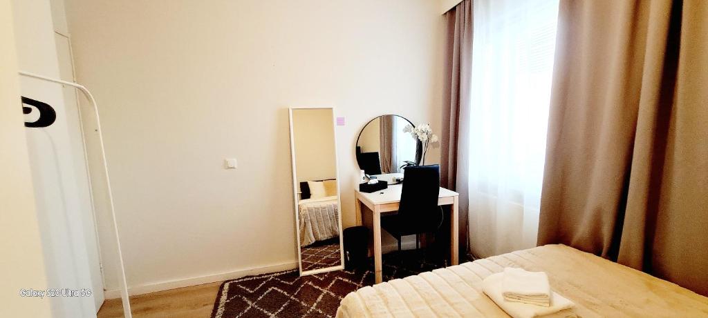 TV a/nebo společenská místnost v ubytování Private room only in apartment at Herttoniemi